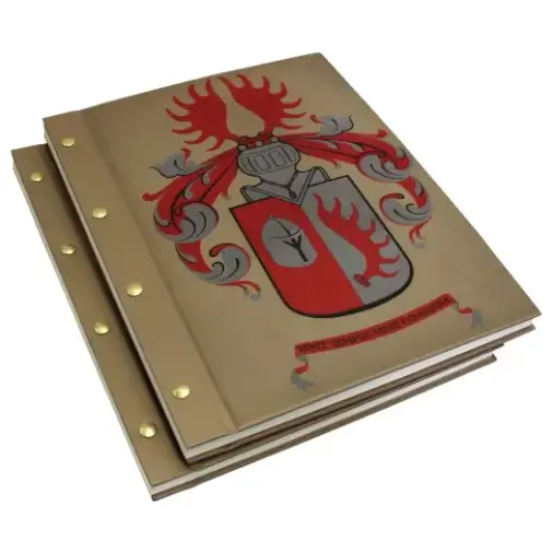 Ein personalisiertes Hardcover-Buch mit einem Wappen und goldfarbenen Buchschrauben.