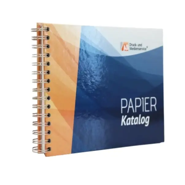 Detailansicht: Hochwertiger Katalog in Spiralbindung mit stabilem Hardcover und modernem Design.